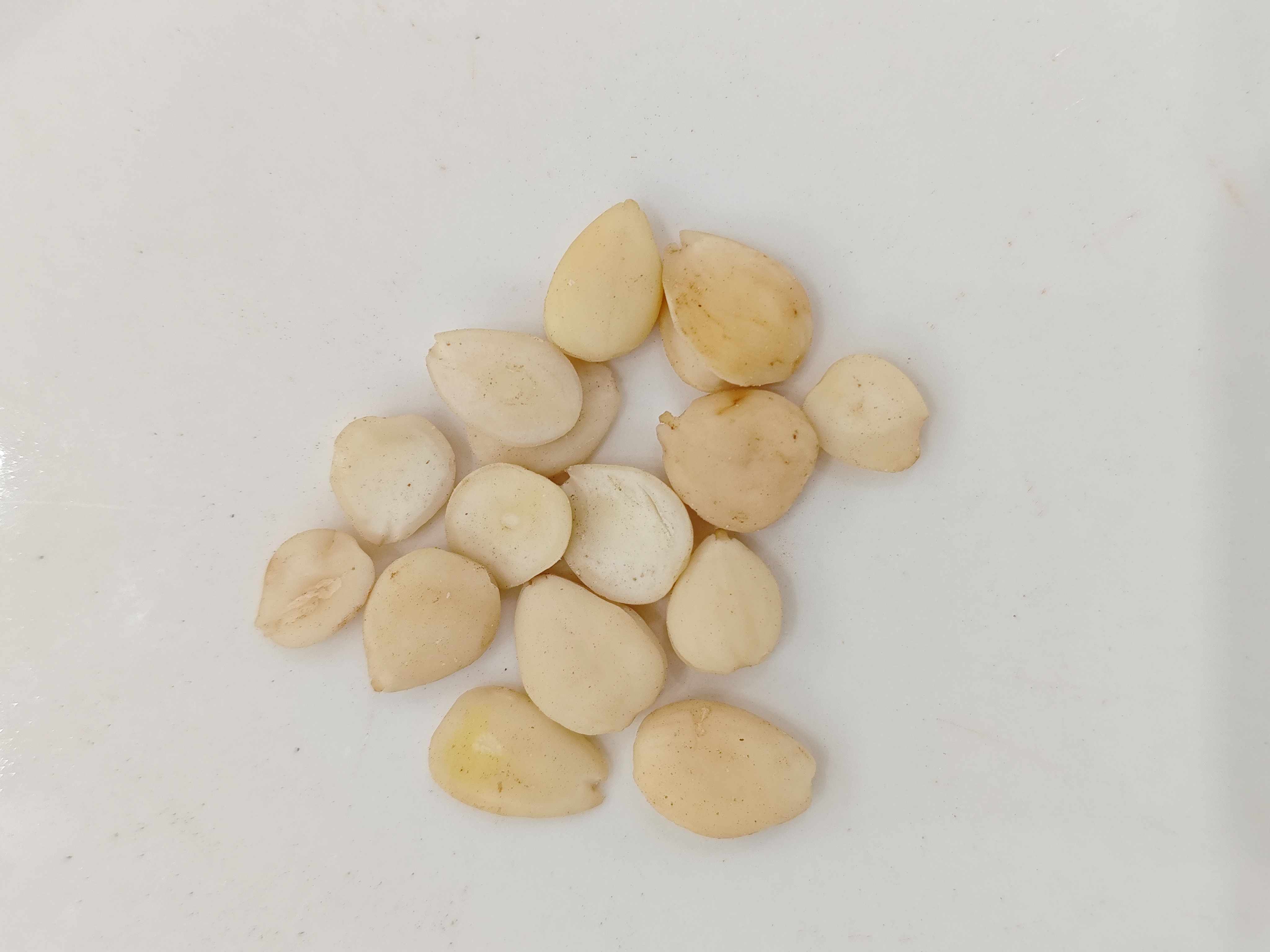 เมล็ดแอปริคอทขม (kǔxìngrén)