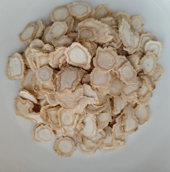 โสม Panax ในยาแผนจีน: คุณสมบัติหลักและการใช้แบบดั้งเดิม